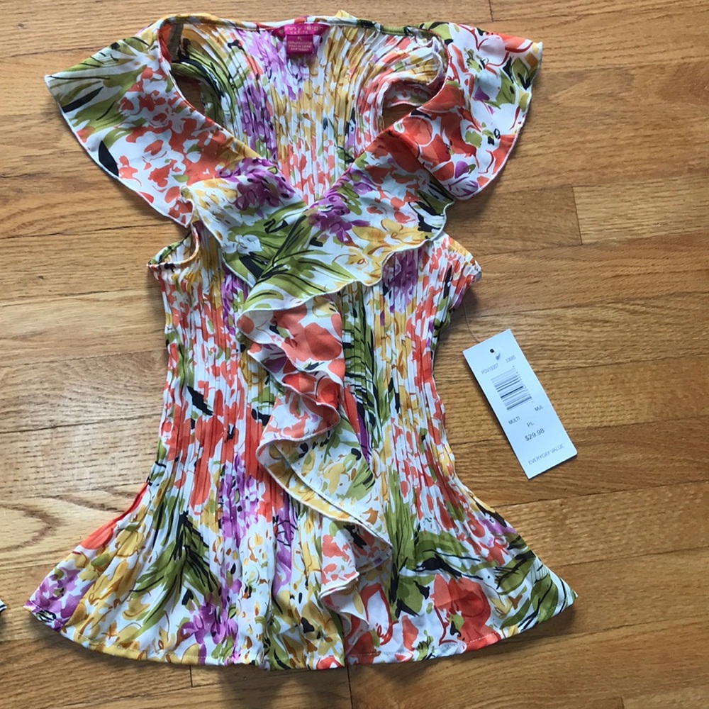 Summer sleeveless floral blouse